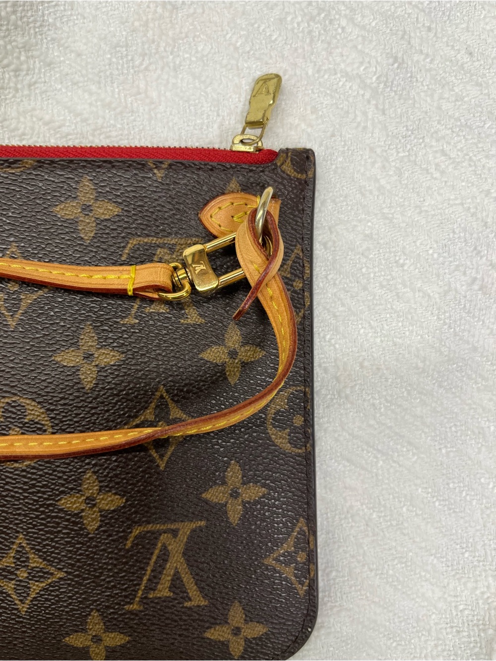 Louis Vuitton Neverfull Pochette Monogram Wristlet Pouch Cerise Interior Red - Picture 5 of 13